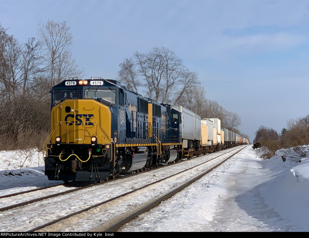 CSX 4578 on I009